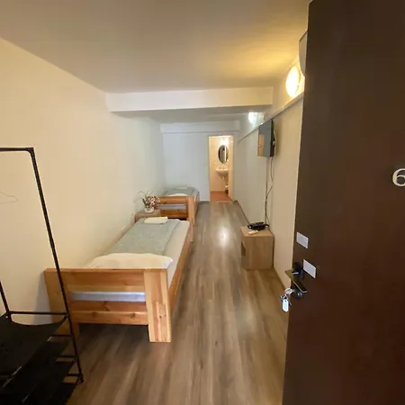Old Town Hostel *